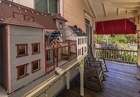 Antoinette's Apartments & Suites