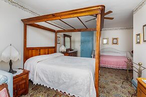 Antoinette's Apartments & Suites