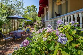 Antoinette's Apartments & Suites