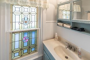 Antoinette's Apartments & Suites