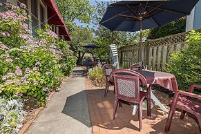 Antoinette's Apartments & Suites