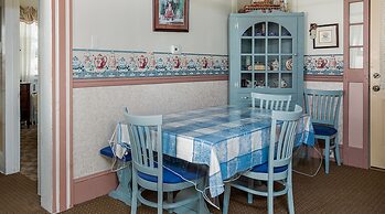 Antoinette's Apartments & Suites