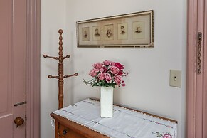 Antoinette's Apartments & Suites