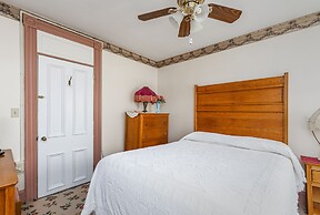 Antoinette's Apartments & Suites