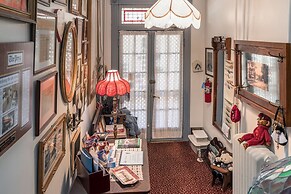 Antoinette's Apartments & Suites