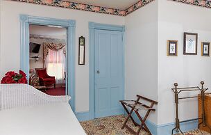 Antoinette's Apartments & Suites