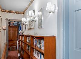 Antoinette's Apartments & Suites