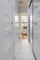 Antoinette's Apartments & Suites