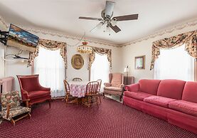 Antoinette's Apartments & Suites