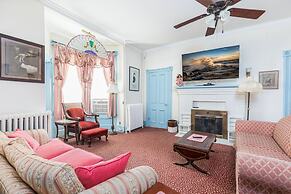 Antoinette's Apartments & Suites