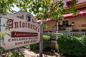 Antoinette's Apartments & Suites