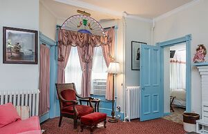 Antoinette's Apartments & Suites