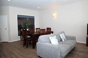 Stylish Apartment near Entertainment District