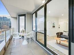 Stylish Apartment near Entertainment District