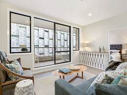 Stylish Apartment near Entertainment District