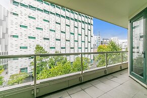 Stylish Apartment near Entertainment District