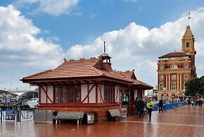 Stylish Apartment near Entertainment District