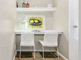 Stylish Apartment near Entertainment District