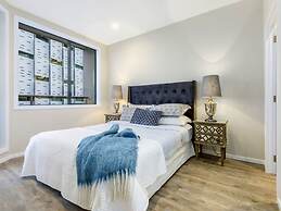 Stylish Apartment near Entertainment District