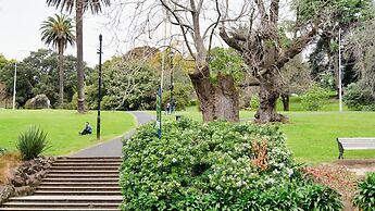 Stylish Apartment near Entertainment District