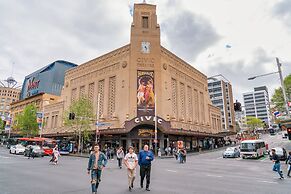 Stylish Apartment near Entertainment District