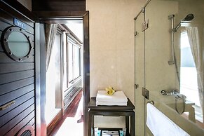 Gray Line Private Luxury Cruise