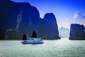 Gray Line Private Luxury Cruise
