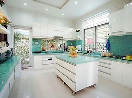 5 Bedrooms Pool Villa w Karaoke