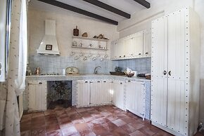 Ostra Menalon Luxury Suites