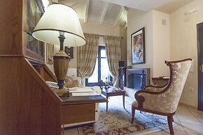 Ostra Menalon Luxury Suites