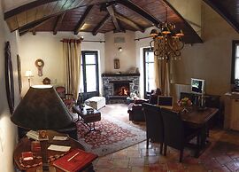 Ostra Menalon Luxury Suites