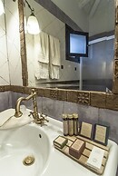 Ostra Menalon Luxury Suites