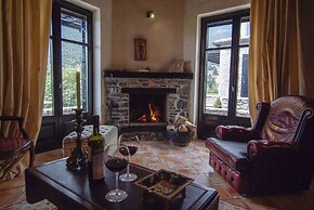 Ostra Menalon Luxury Suites