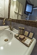 Ostra Menalon Luxury Suites