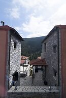 Ostra Menalon Luxury Suites