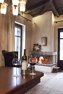 Ostra Menalon Luxury Suites