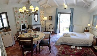 Ostra Menalon Luxury Suites