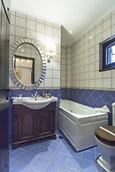 Ostra Menalon Luxury Suites