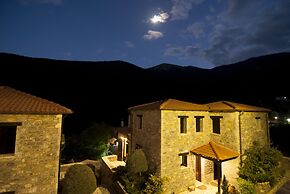 Ostra Menalon Luxury Suites