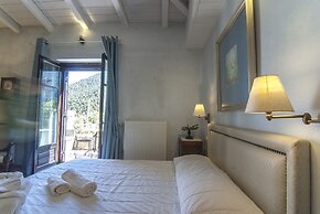 Ostra Menalon Luxury Suites