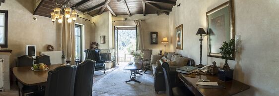 Ostra Menalon Luxury Suites