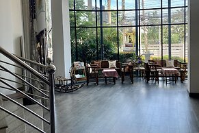 Boutique Poo-Yai Lee