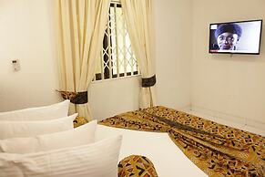 Coconut Grove Sakumono Hotel