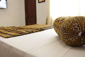 Coconut Grove Sakumono Hotel