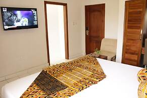 Coconut Grove Sakumono Hotel