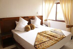 Coconut Grove Sakumono Hotel