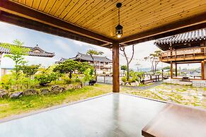 Gyeongju West Namsan Hanok Pension