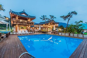 Gyeongju West Namsan Hanok Pension