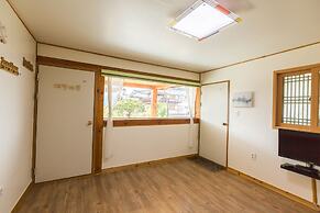 Gyeongju West Namsan Hanok Pension