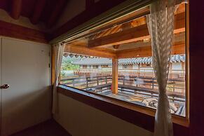 Gyeongju West Namsan Hanok Pension